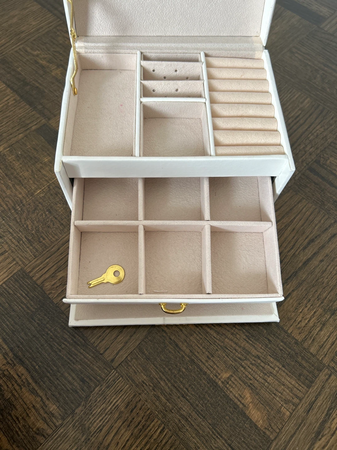 White Faux Leather Jewellery Box Organizer with Mirror and Key - photo 4
