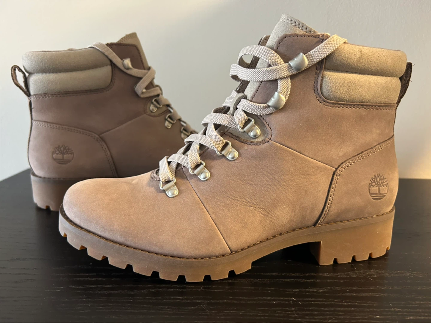 NEW Women’s Timberland Leather Boots (spring / fall). - photo 2