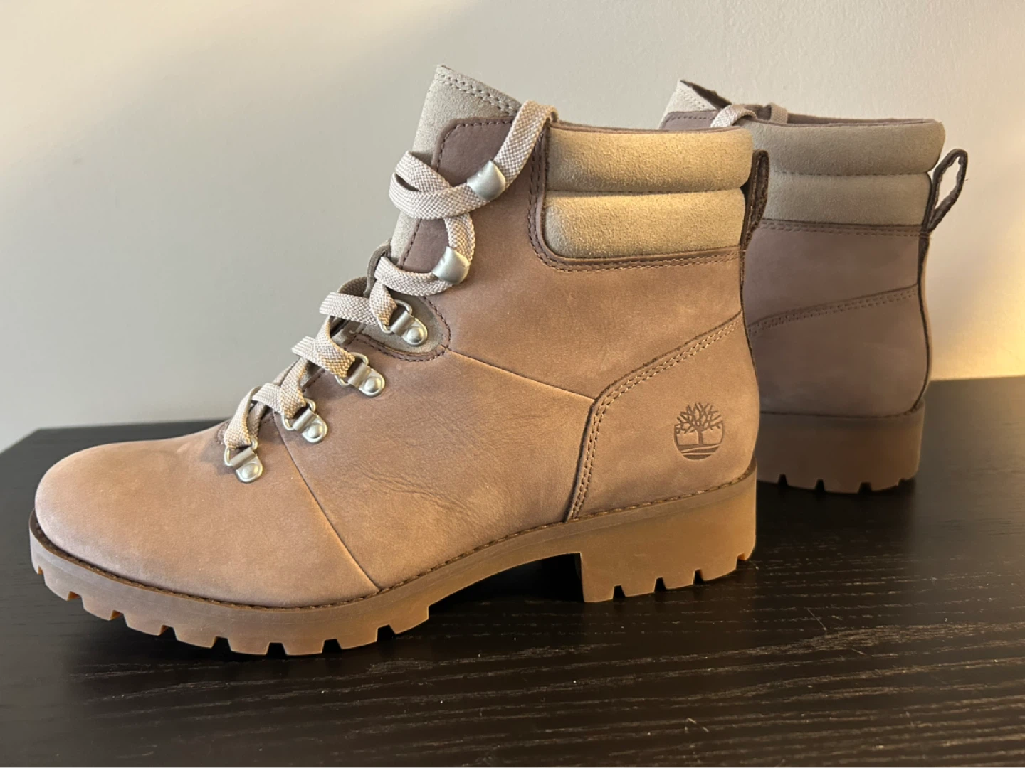 NEW Women’s Timberland Leather Boots (spring / fall).
