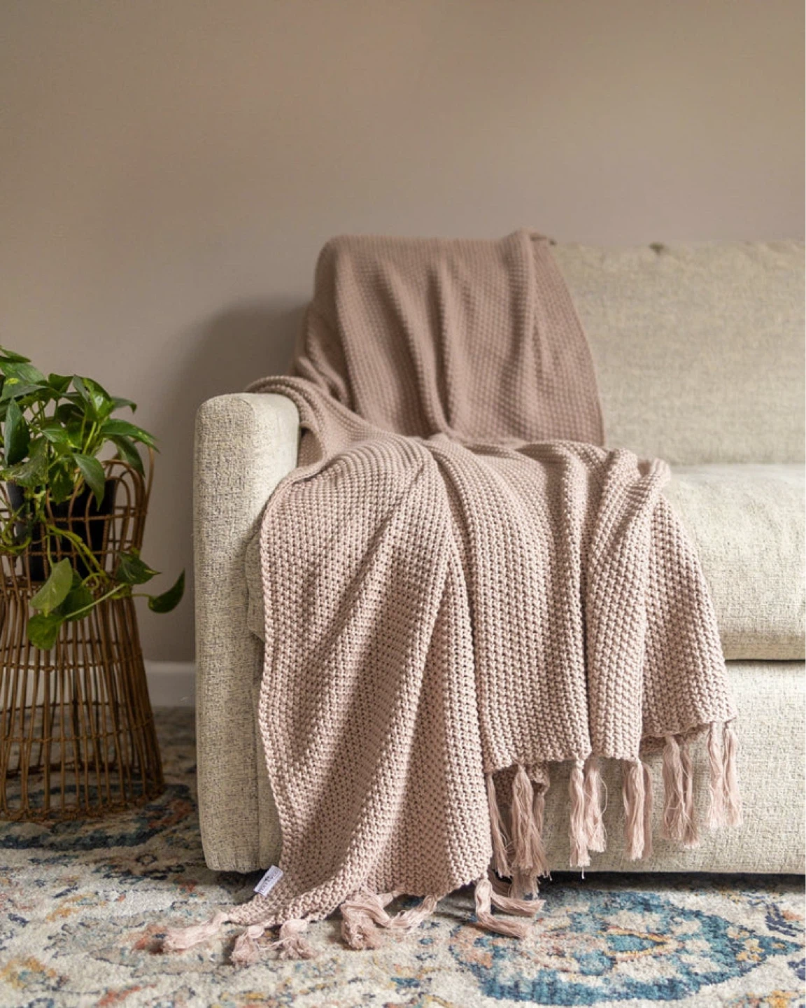 YAYA&CO Knitted Throw Blanket with Tassels