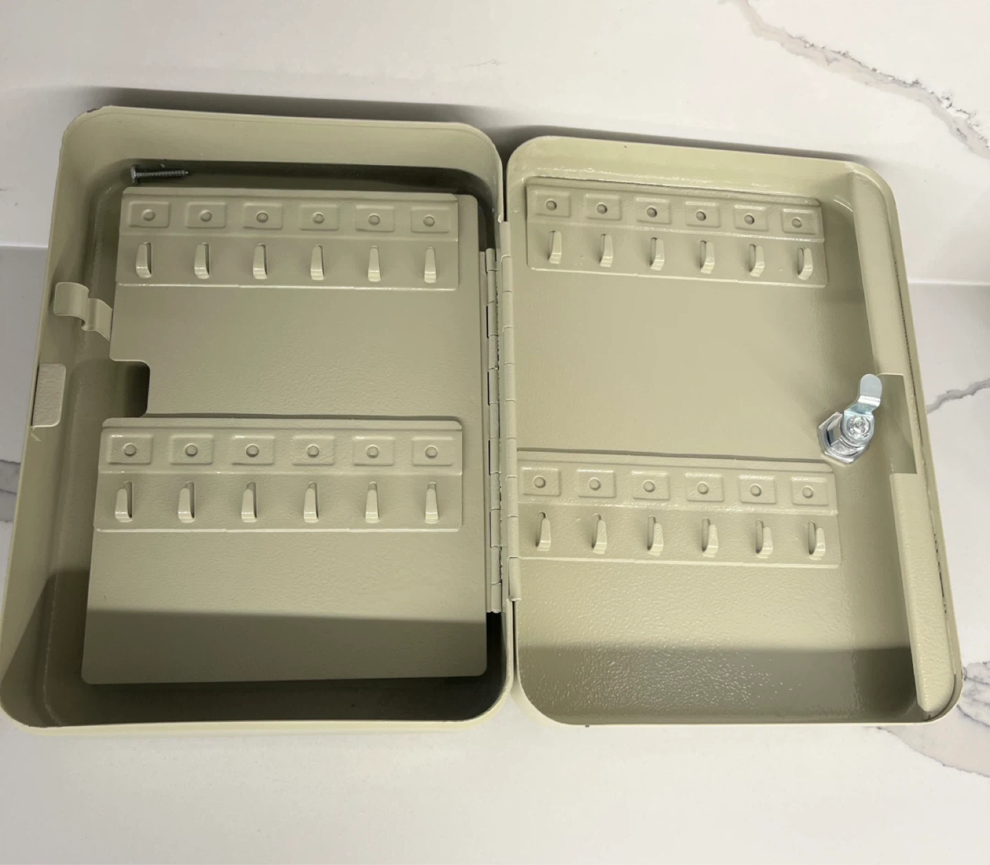 48-Key Cabinet with Lock Wall Mount