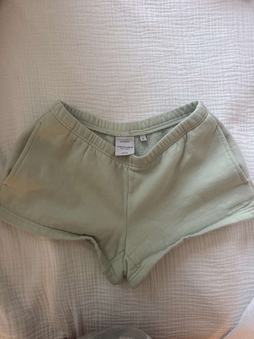 ARITZIA Cozy Fleece Boyfriend Shorts - XS - Pale Green