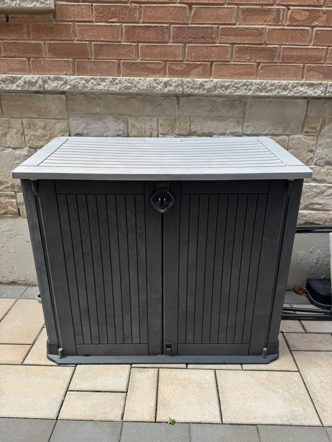 Garbage storage bin
