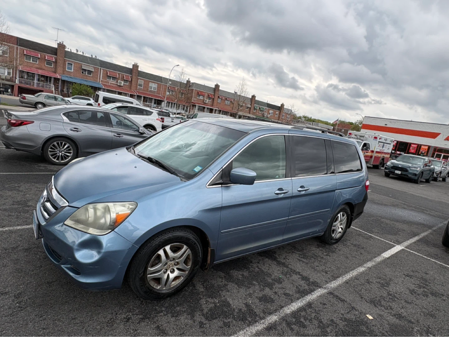 Blue Honda Odyssey Minivan - photo 5