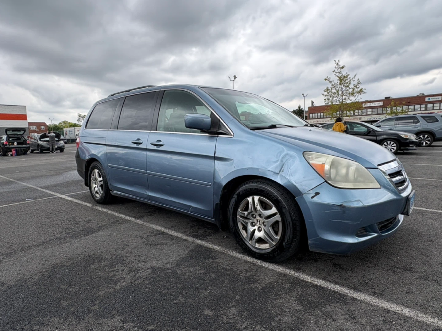 Blue Honda Odyssey Minivan - photo 3