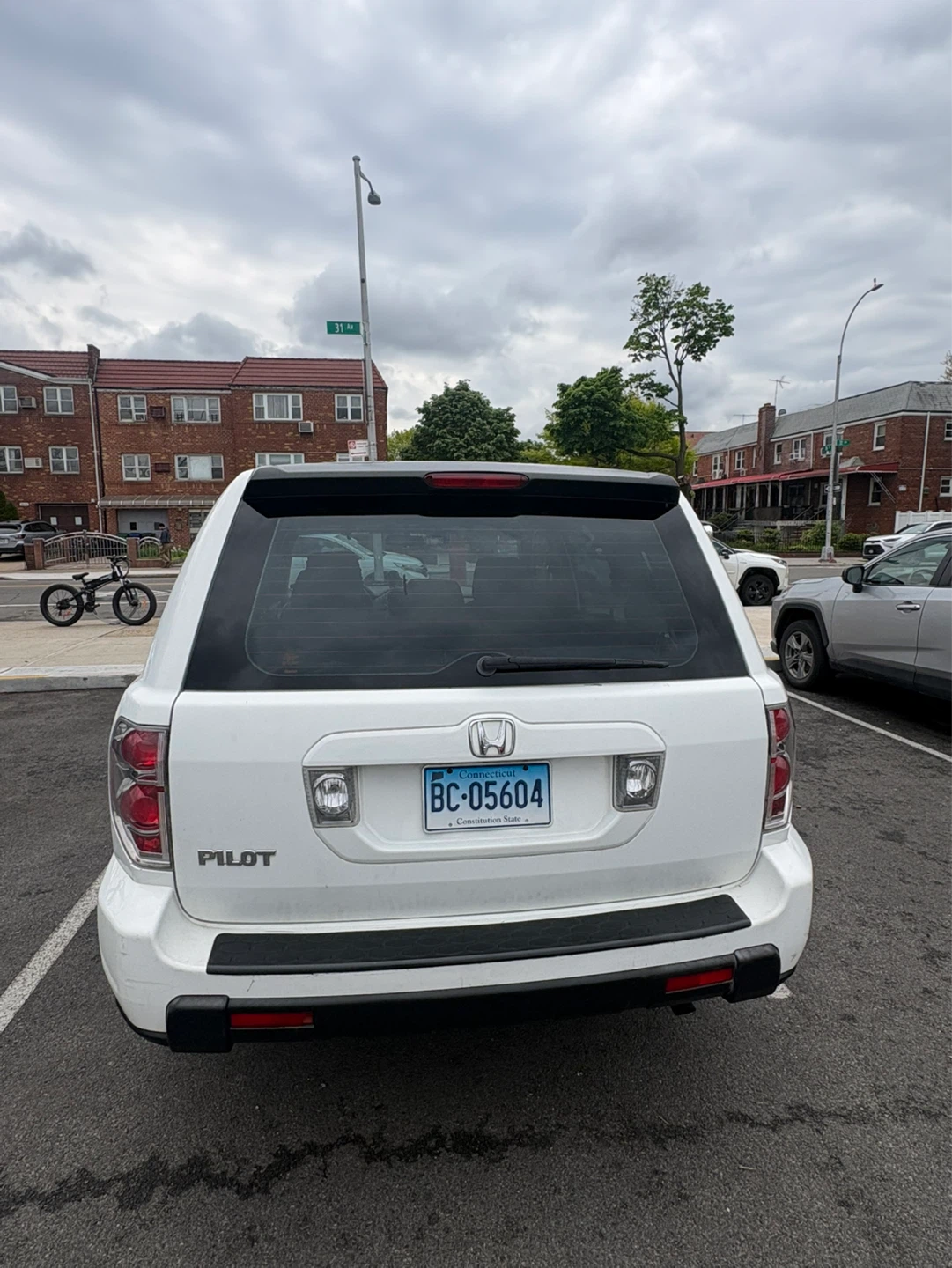 White Honda Pilot SUV - photo 4