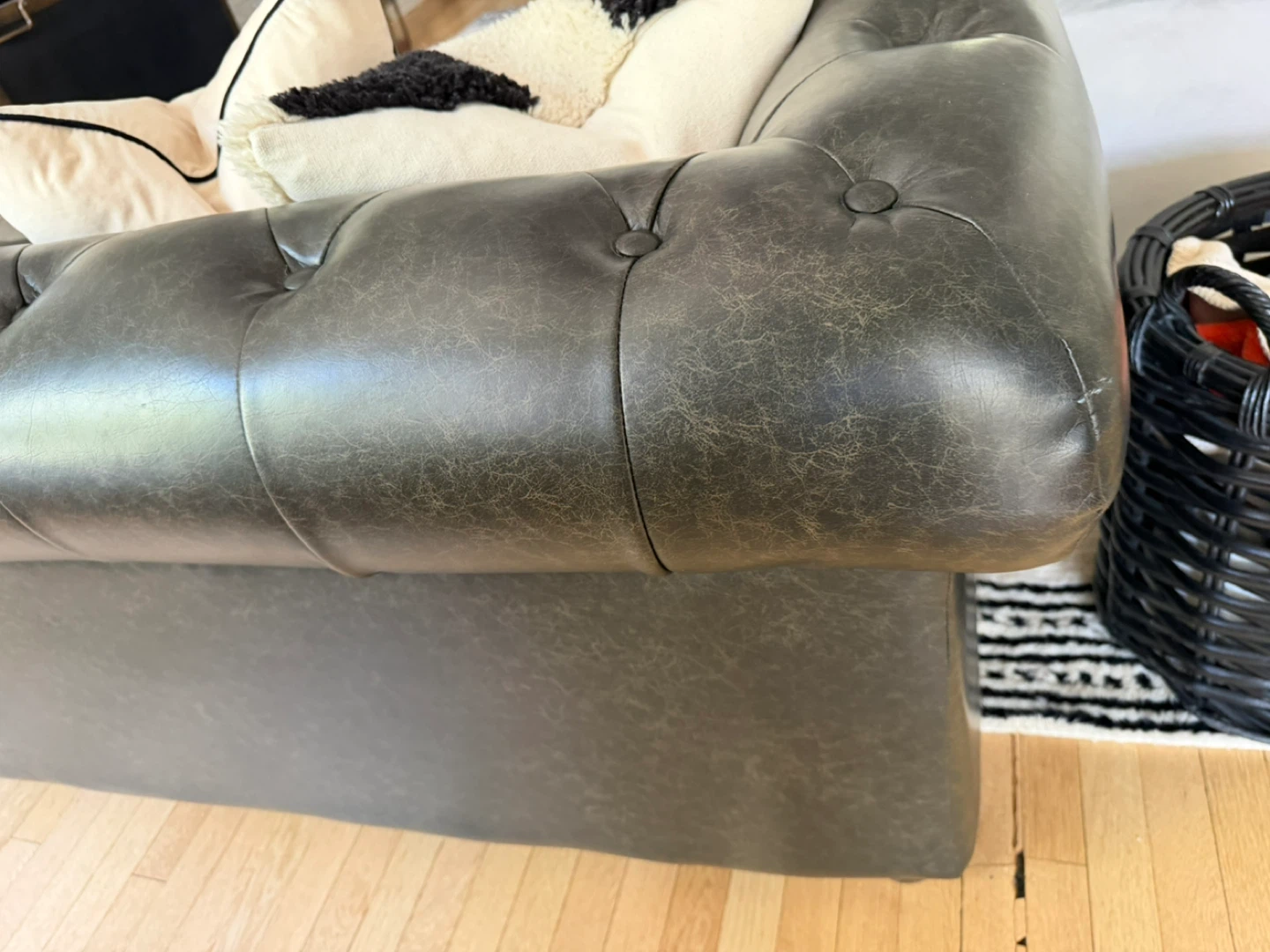 Chesterfield Tufted Sofa - photo 4
