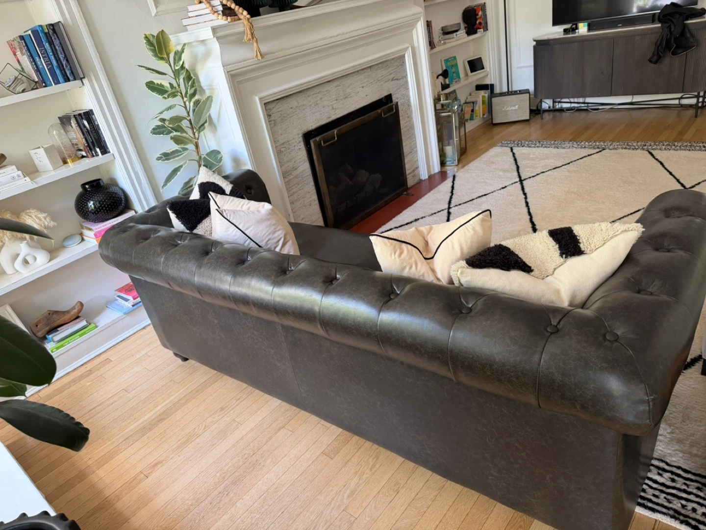 Chesterfield Tufted Sofa - photo 5