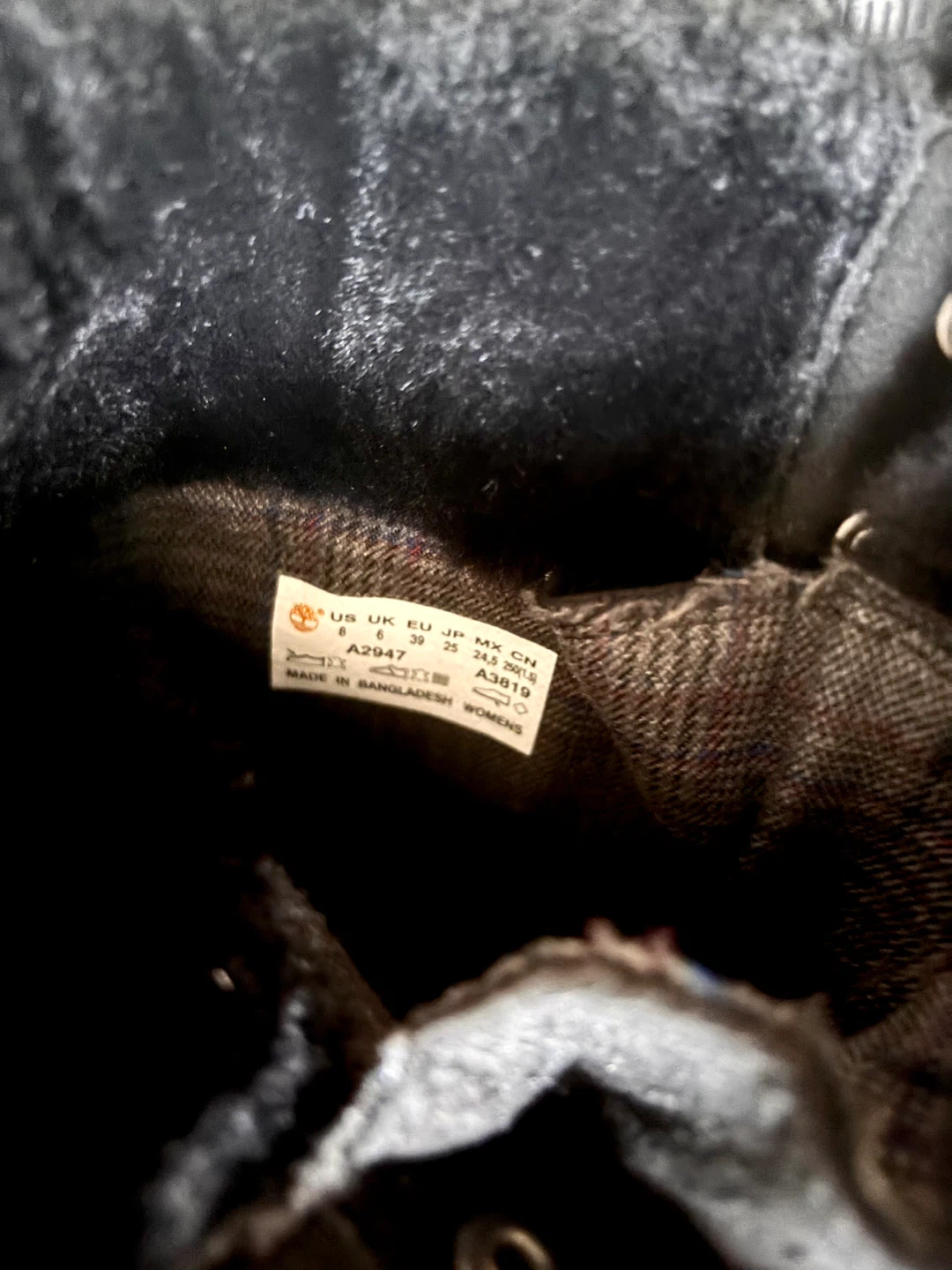 Timberland Black Suede Fur Lined Boots - photo 3