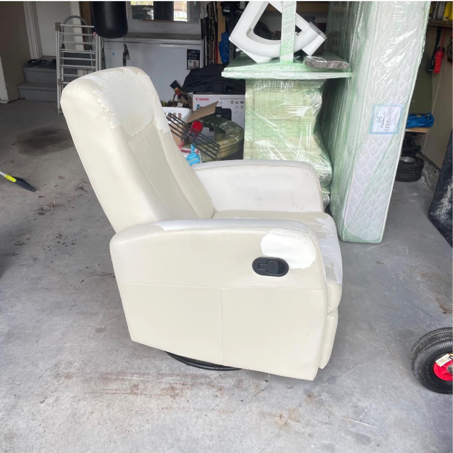 Cream Recliner Chair - Some Wear - photo 3