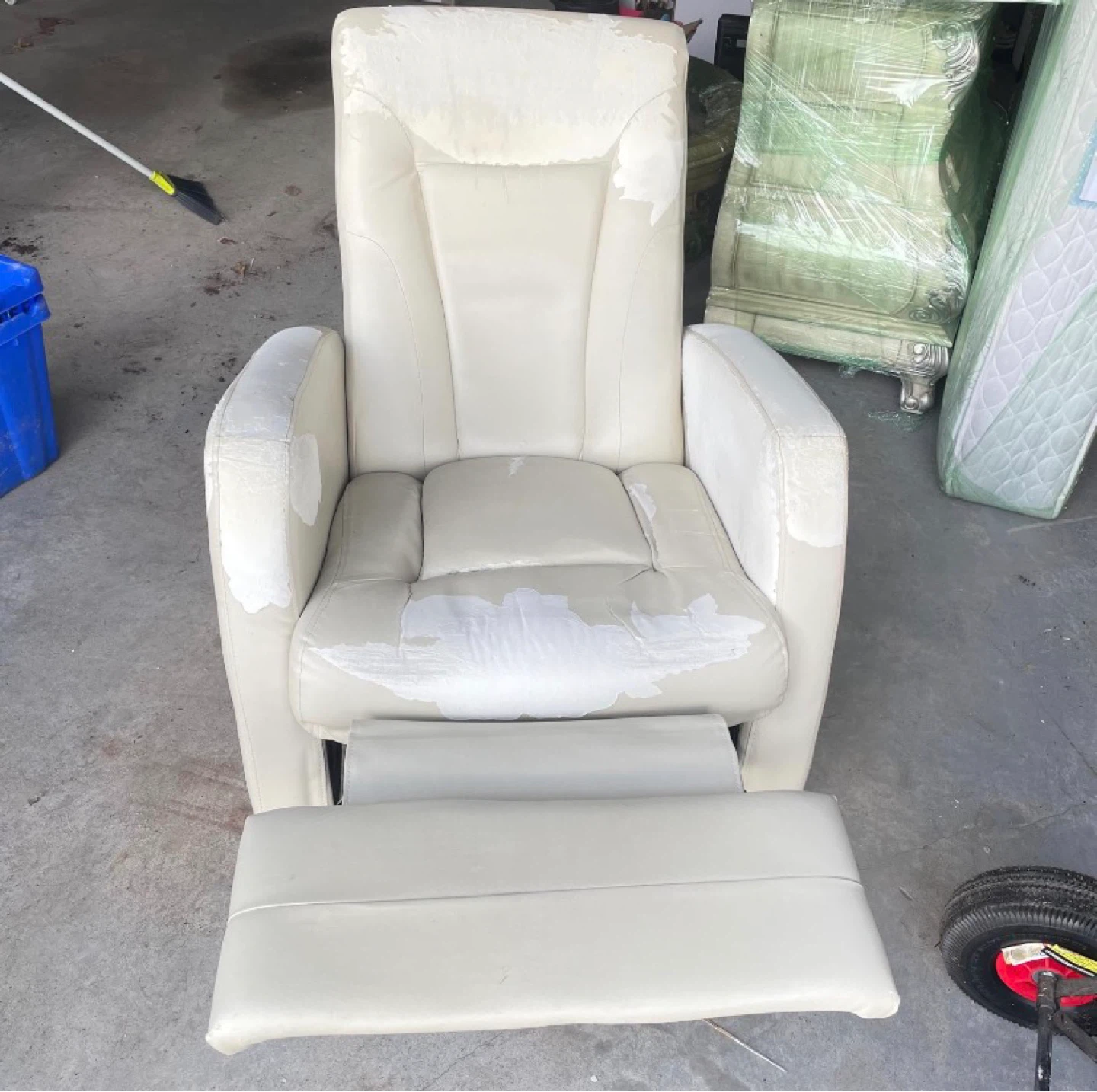 Cream Recliner Chair - Some Wear - photo 2