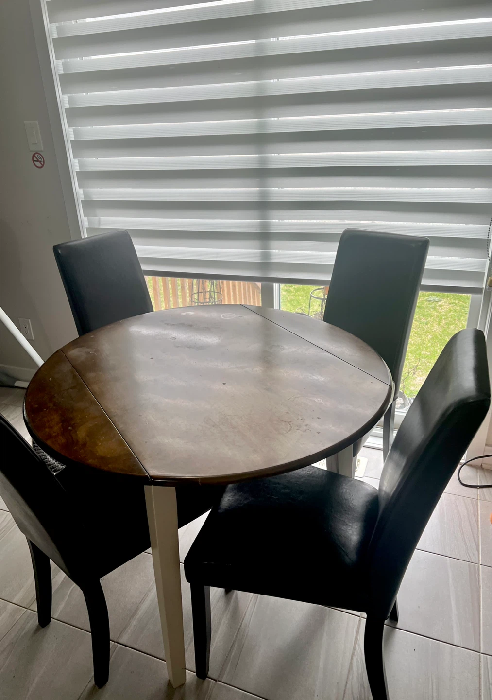 Round Dining Table and 4 chairs
