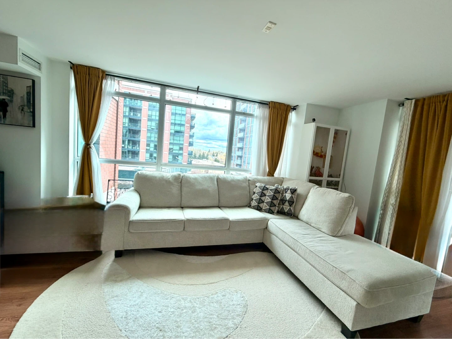 Cream Sectional Sofa with Chaise
