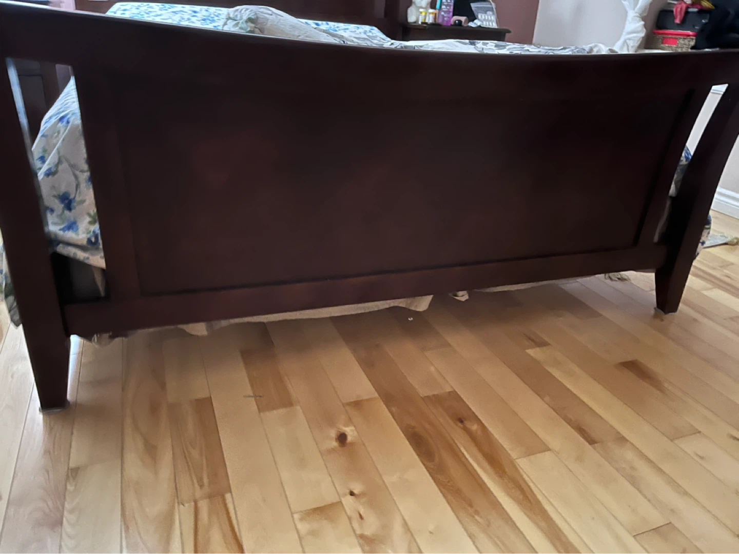 Bed and dresser for sale - photo 2