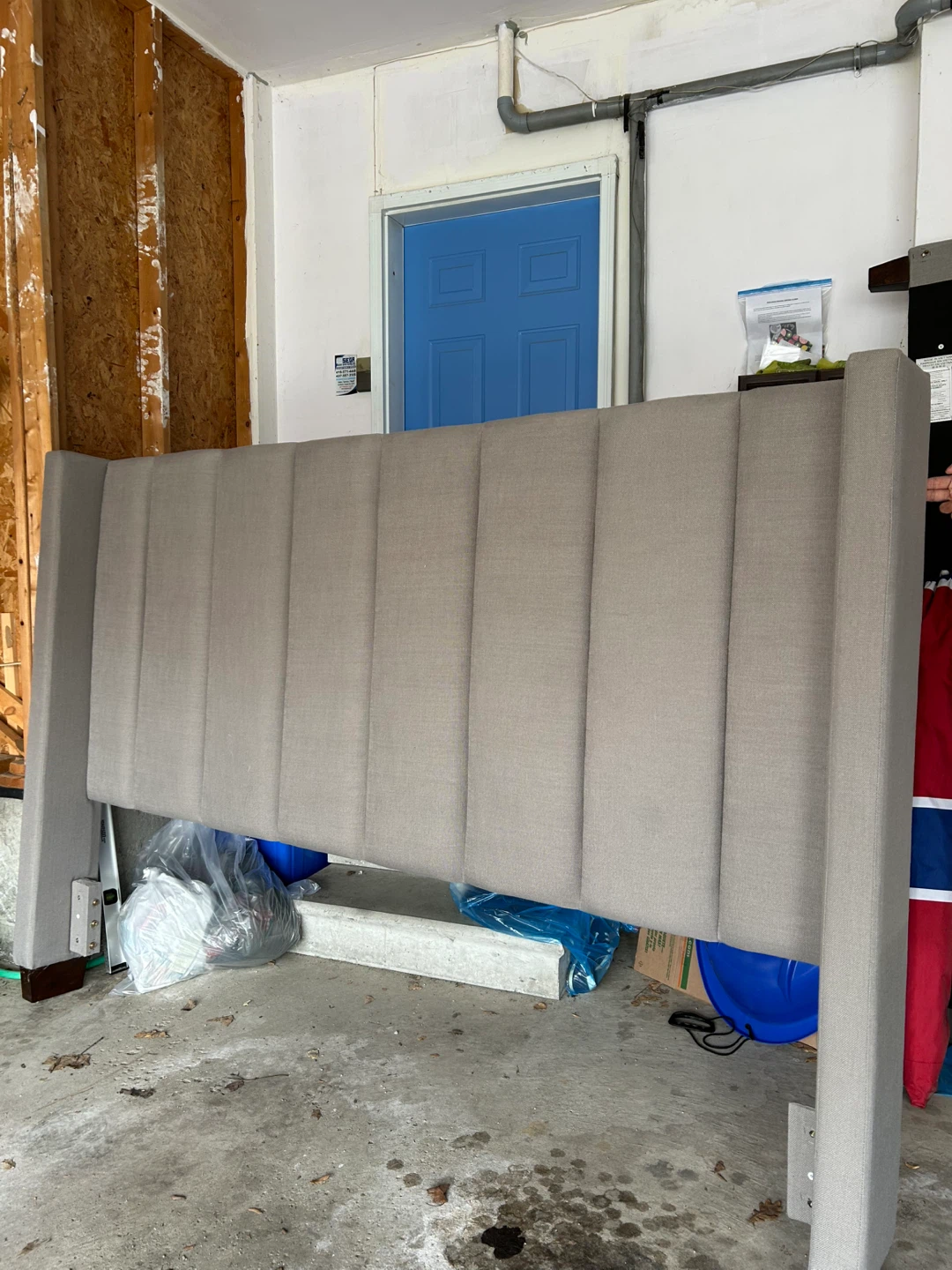 Tufted Upholstered Bed Frame - KING SIZE
