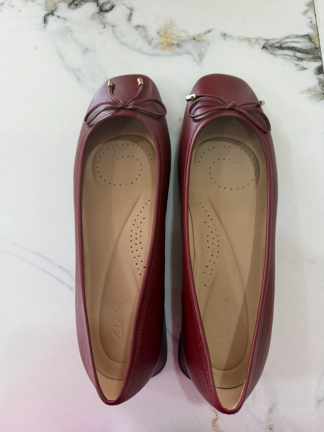 Clarks Women's Burgundy Leather Ballet Flats - US 10M