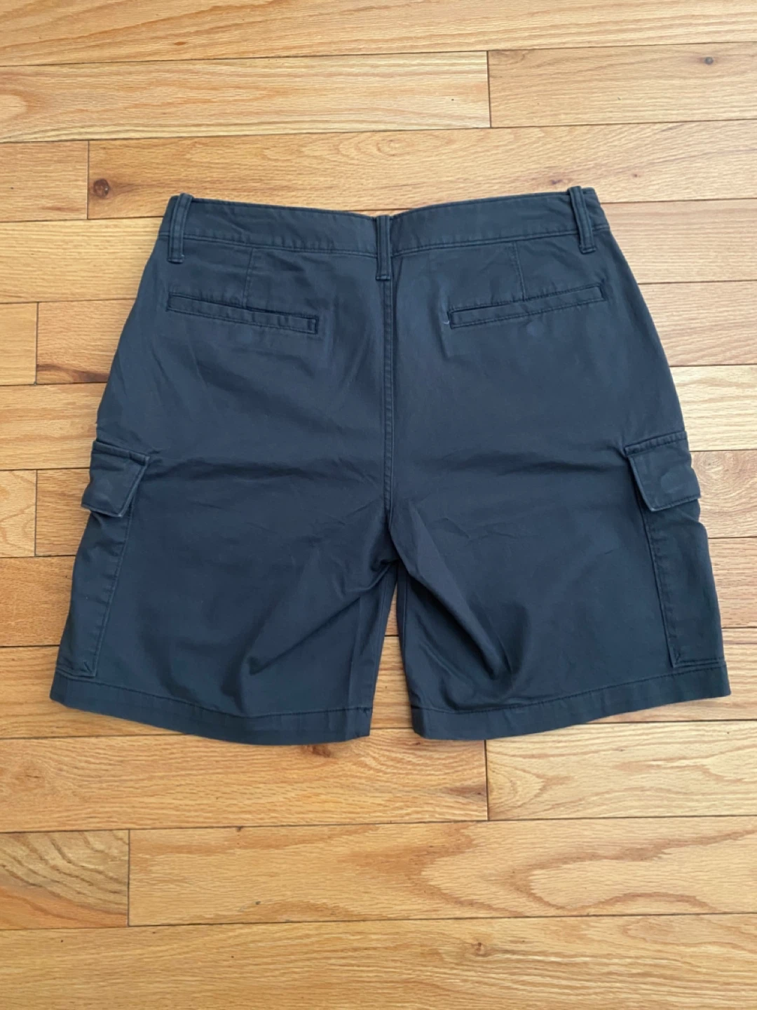 Old Navy Lived-in Straight Cargo Shorts - Size 32 - photo 2