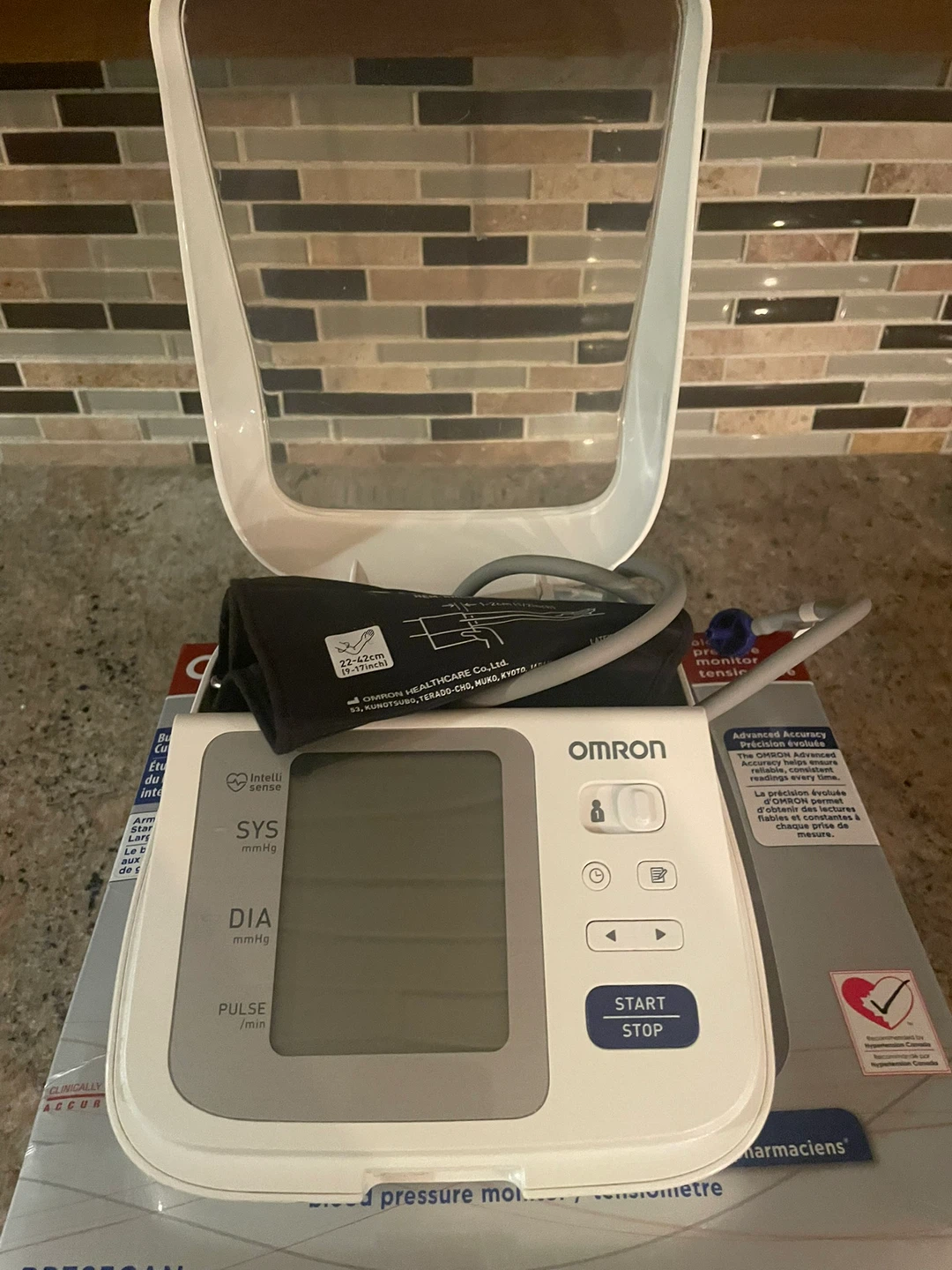OMRON BP765CAN Blood Pressure Monitor - photo 2