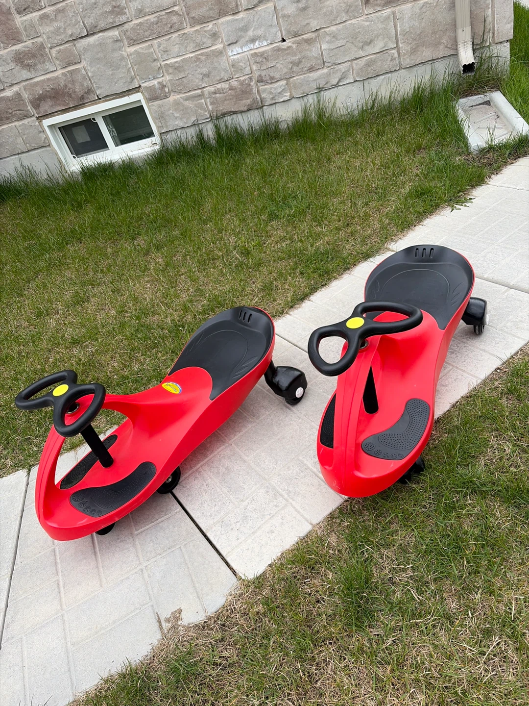 2 Red Ride-On plasmacar The origin- 1 for 25$ 2 for 40$
