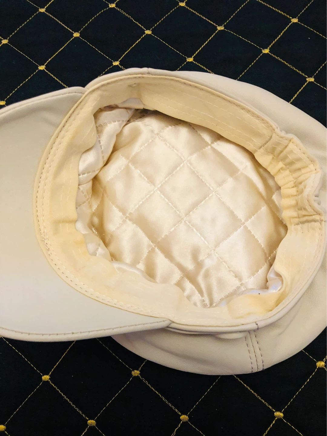 Cream coloured Italian leather hat unisex - photo 4