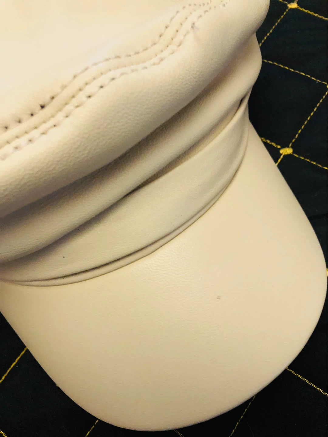 Cream coloured Italian leather hat unisex - photo 3