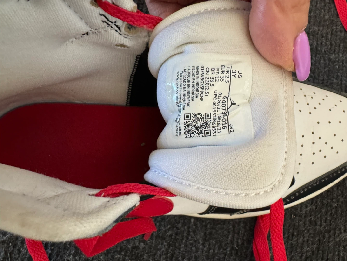 Air Jordan 1 Mid SE (GS) Size 3Y