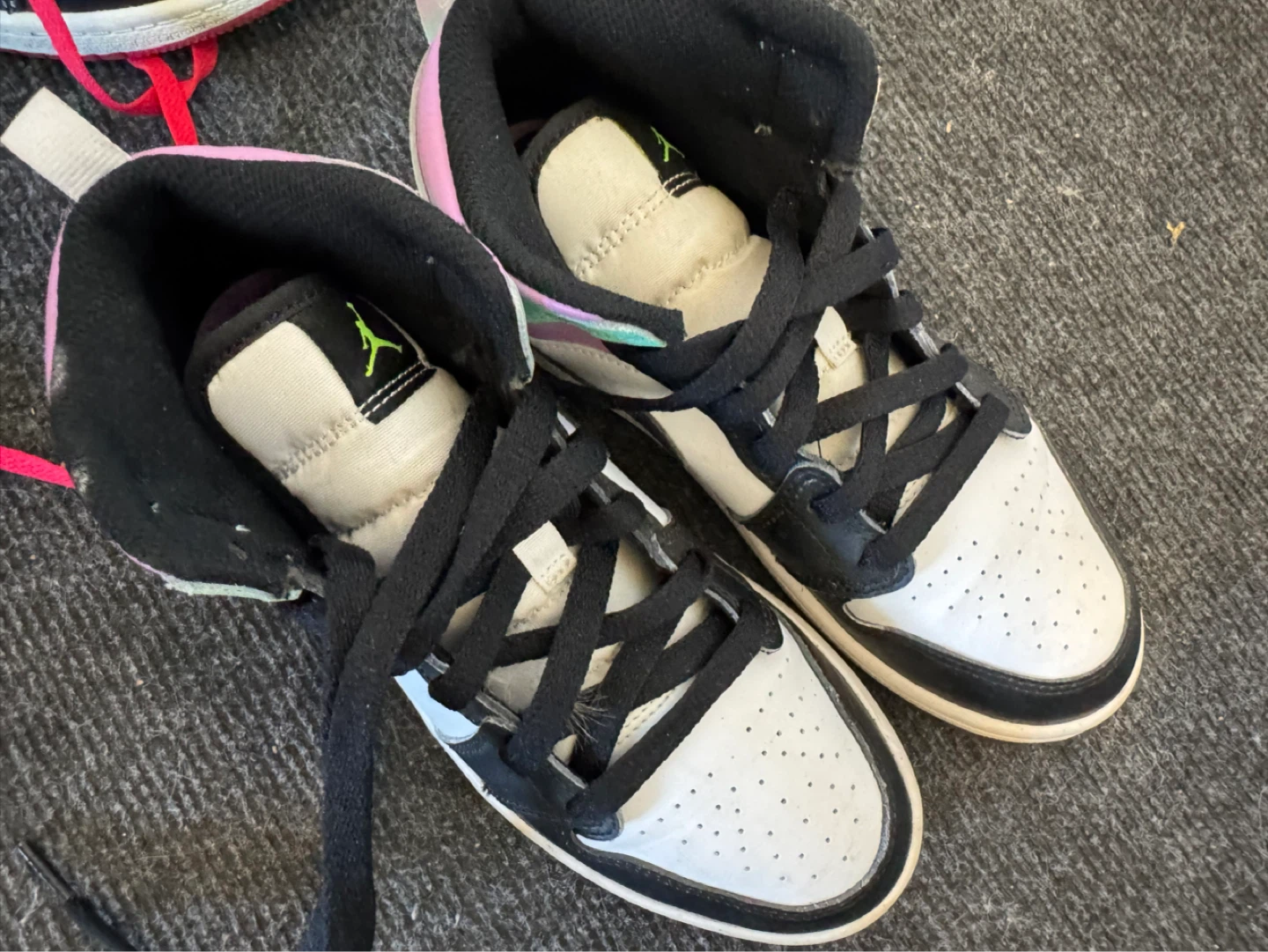 Air Jordan 1 Mid SE (GS) Size 3Y - photo 3