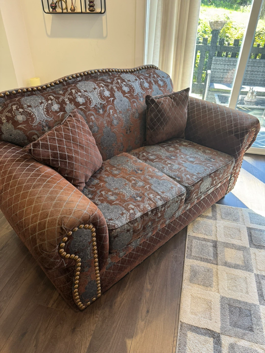 Elegant Sofa Set for Sale – Excellent Condition