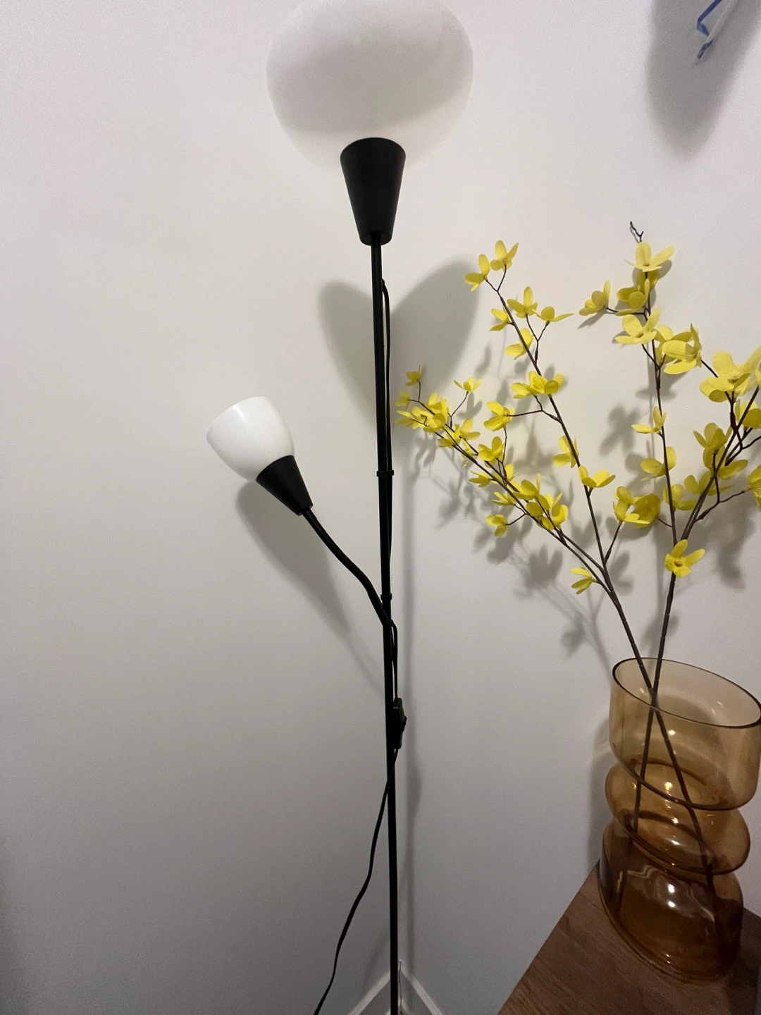 Black Floor Lamp with Adjustable Reading Light - photo 3