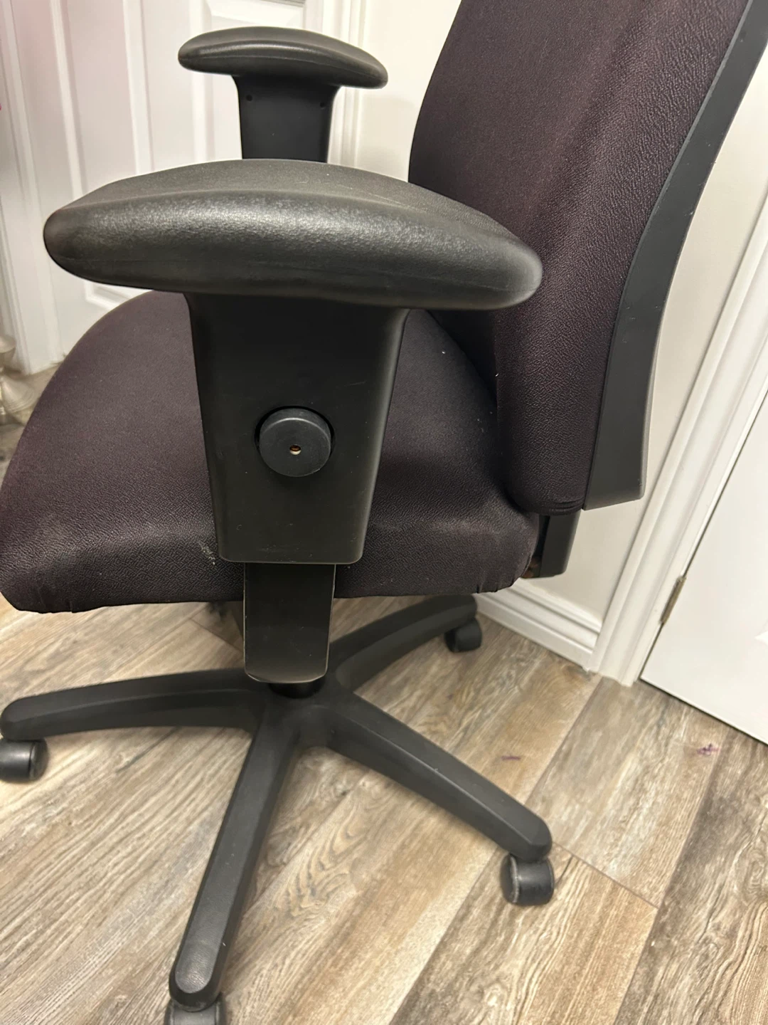 Black Office Chair - photo 4