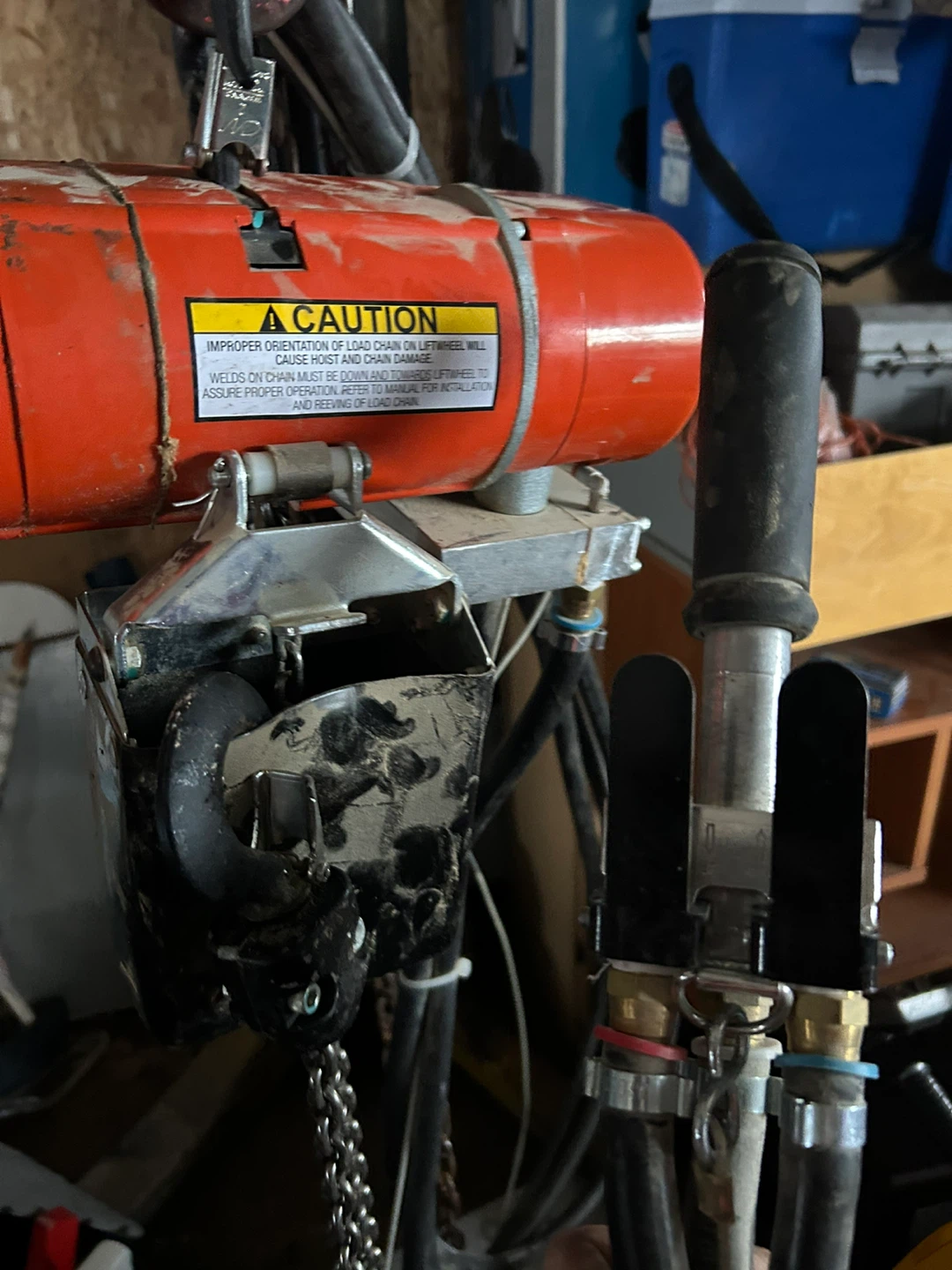 CM SHOP-AIR 250 LBS Chain Hoist - photo 2