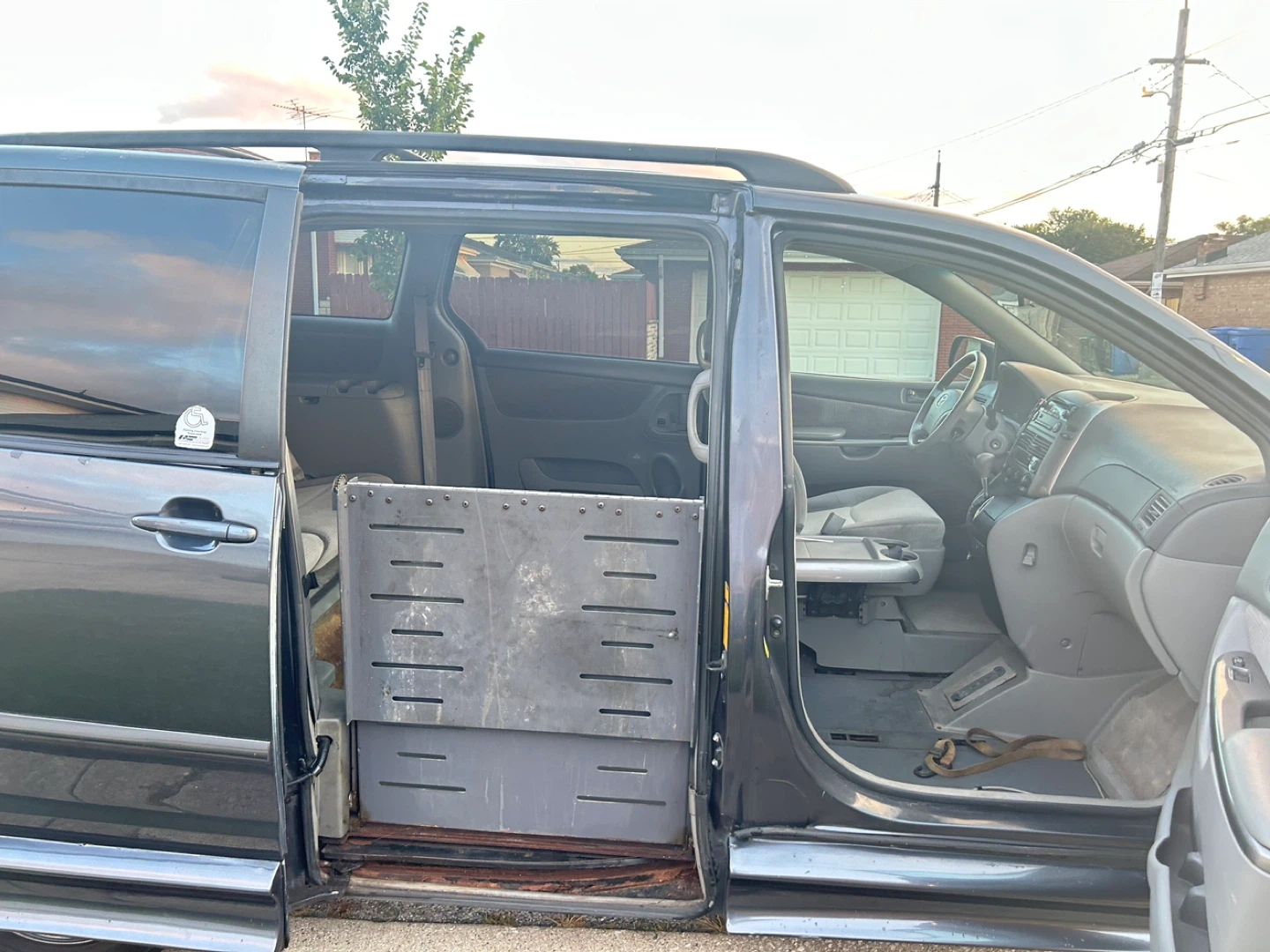 Toyota Sienna Wheelchair Accessible Van - photo 4