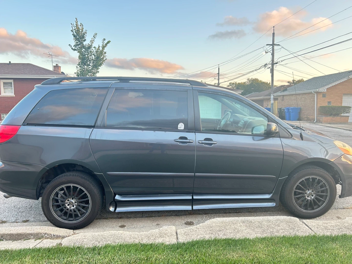Toyota Sienna Wheelchair Accessible Van - photo 5