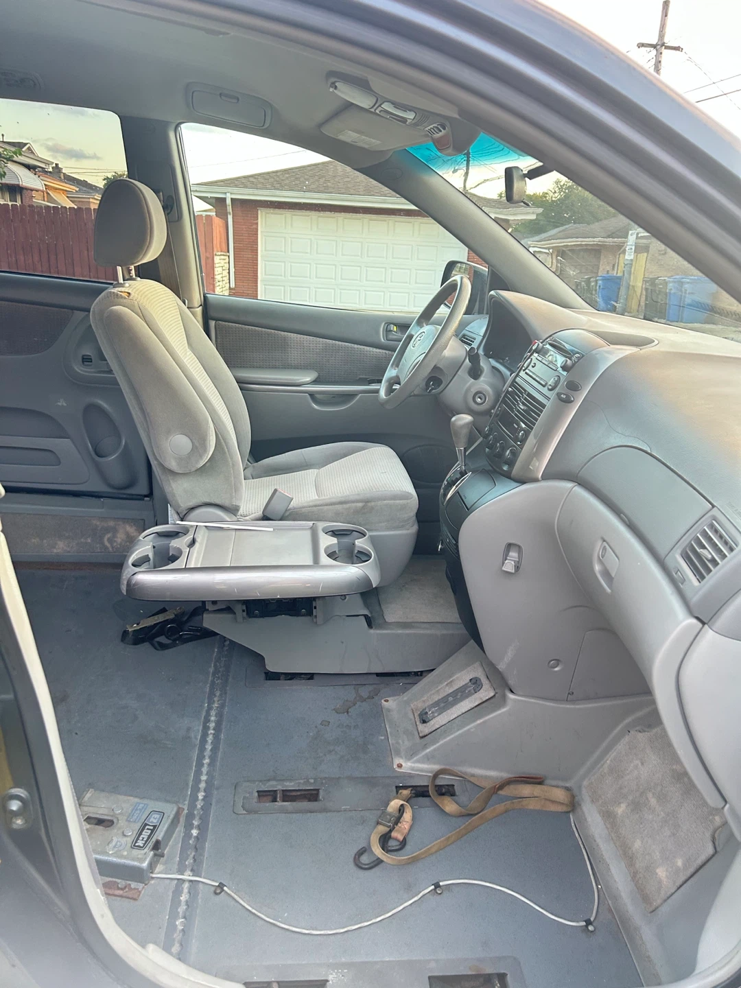 Toyota Sienna Wheelchair Accessible Van - photo 3