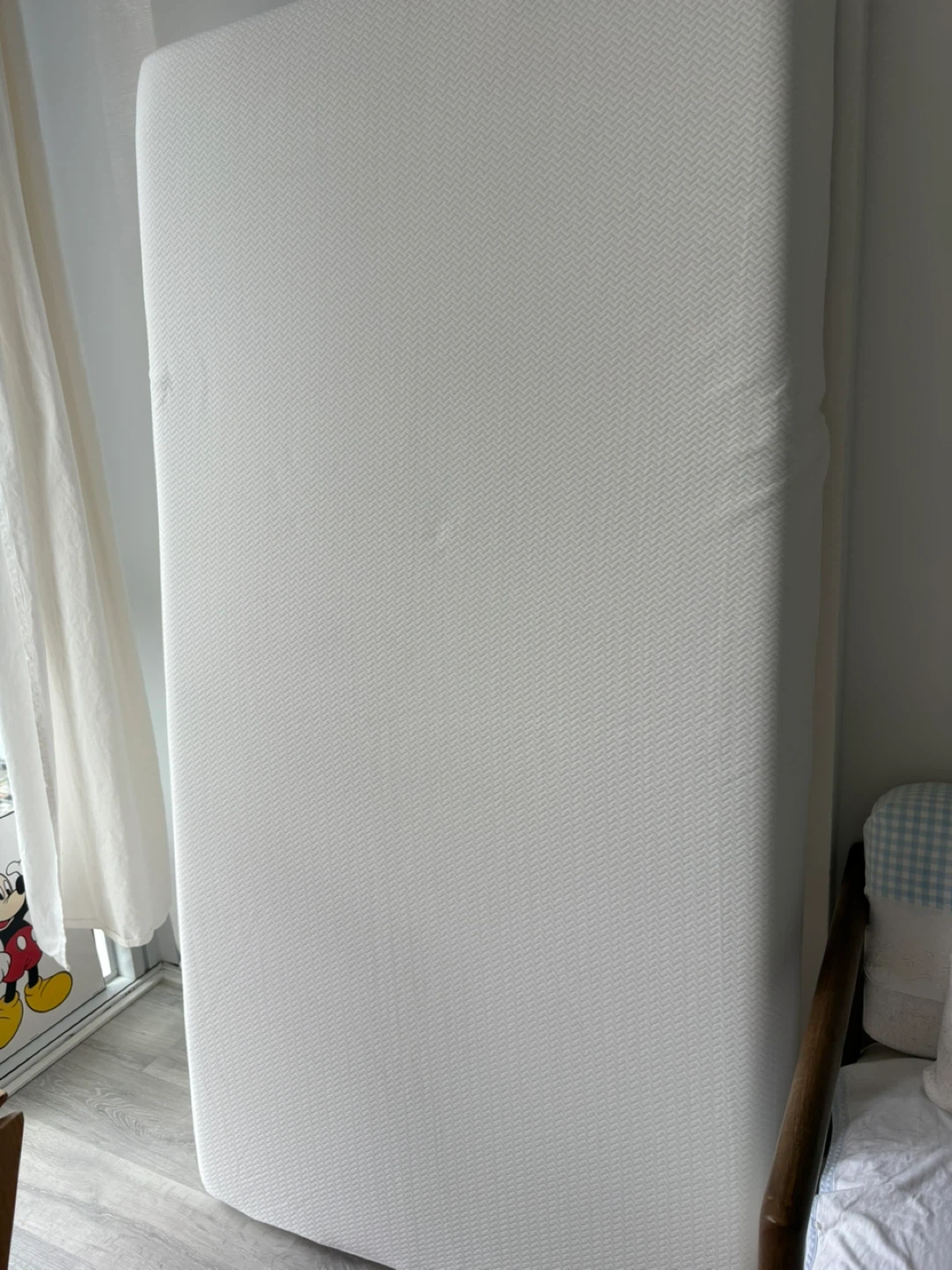 White Mattress (zinus)