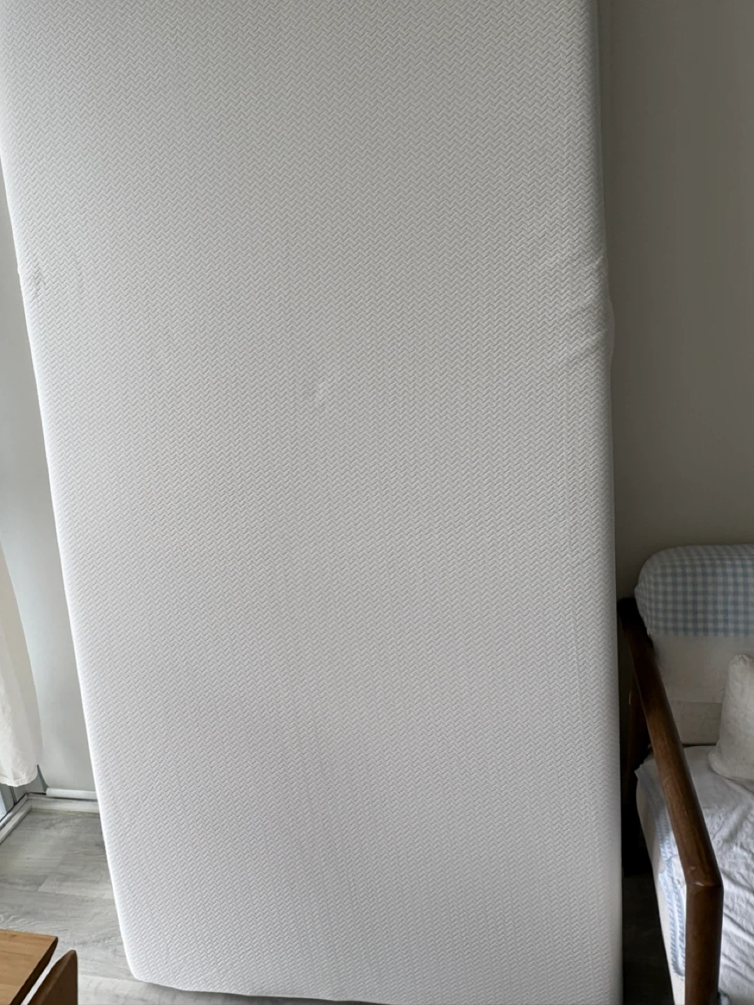 White Mattress (zinus) - photo 2