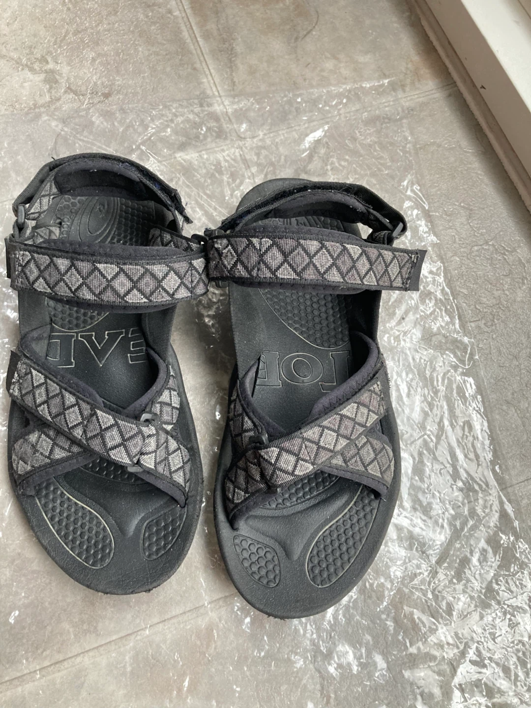 New Toread Black Walking Sandals - photo 2