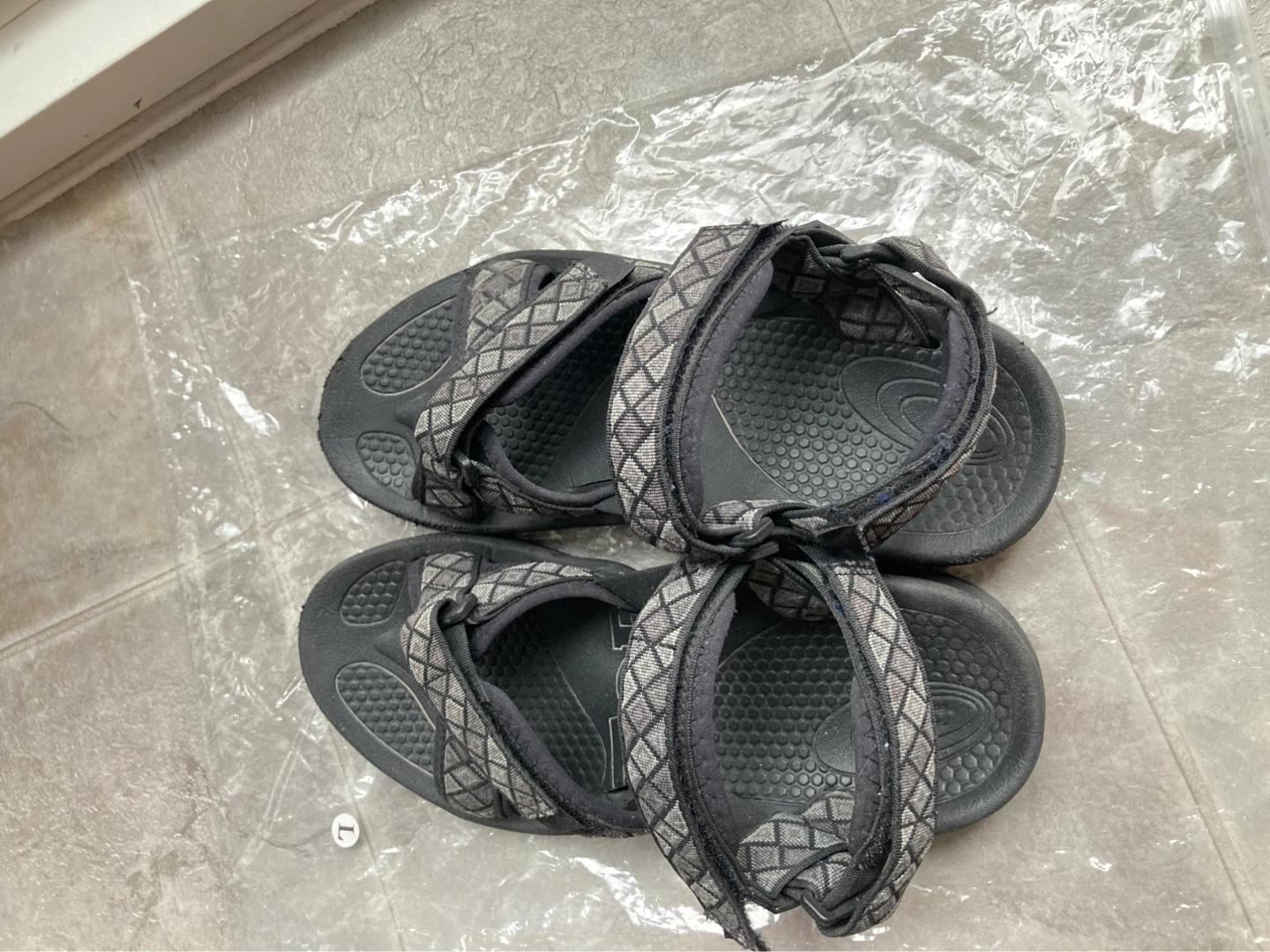 New Toread Black Walking Sandals