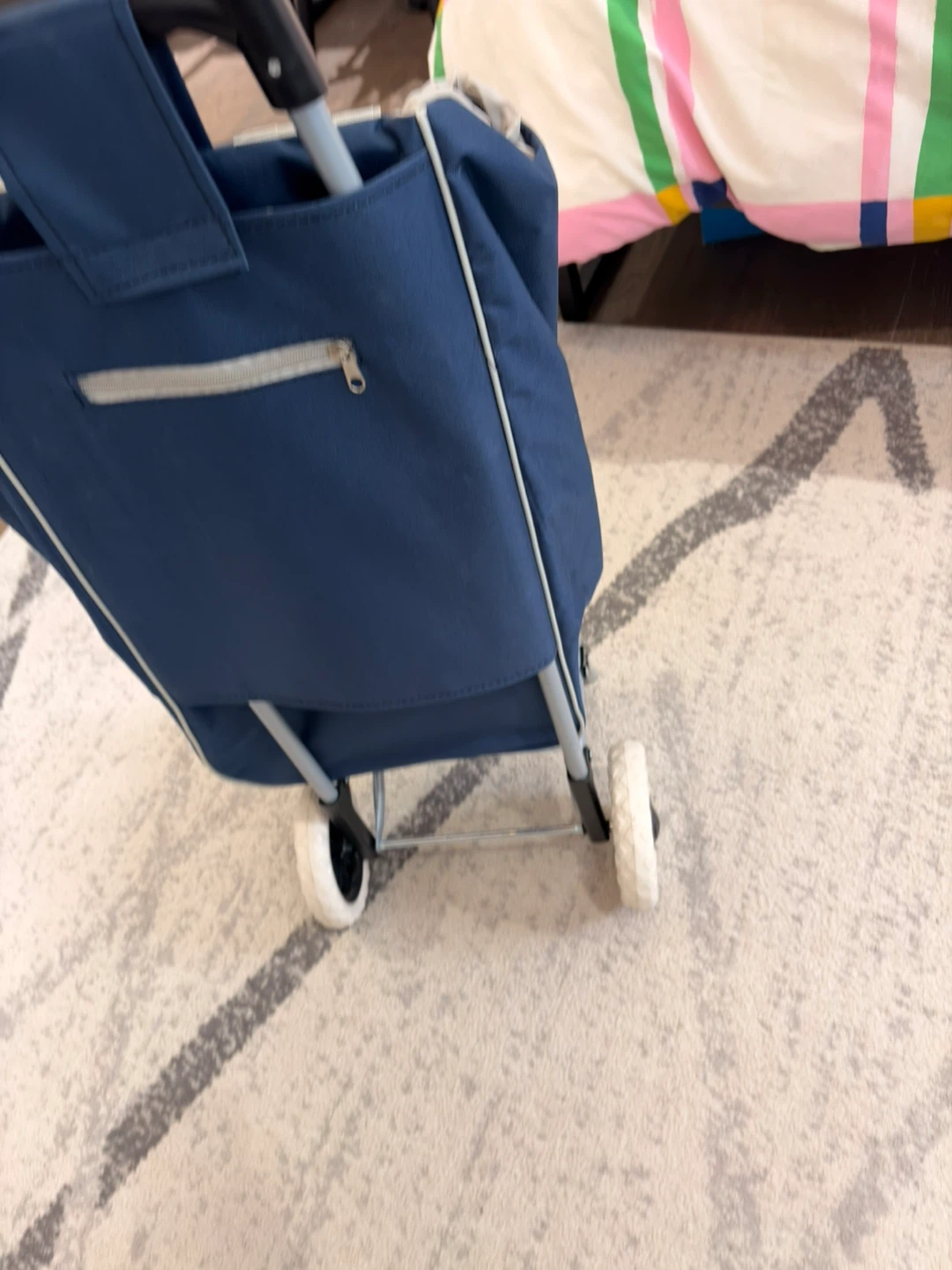 Rolling shopping cart - photo 3