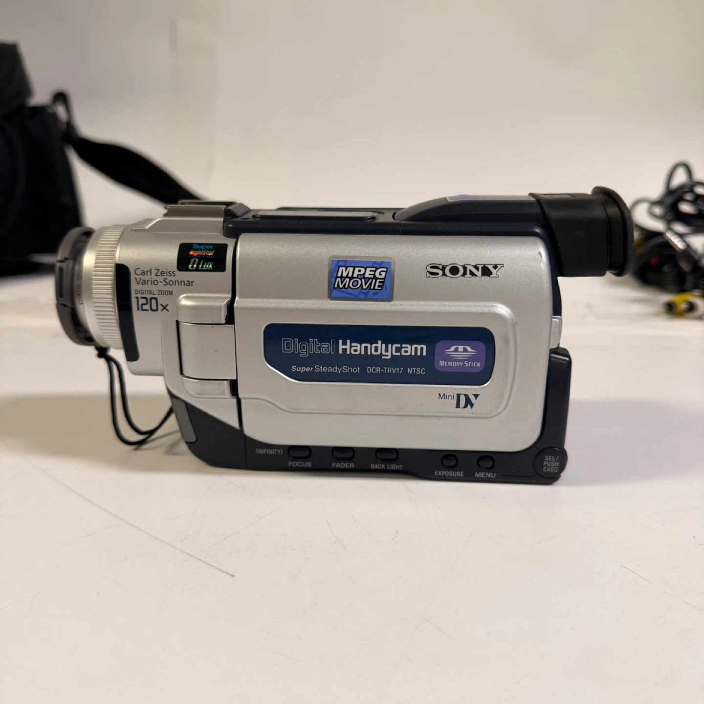 Sony DCR-TRV17 night shot bundle with remote - photo 2
