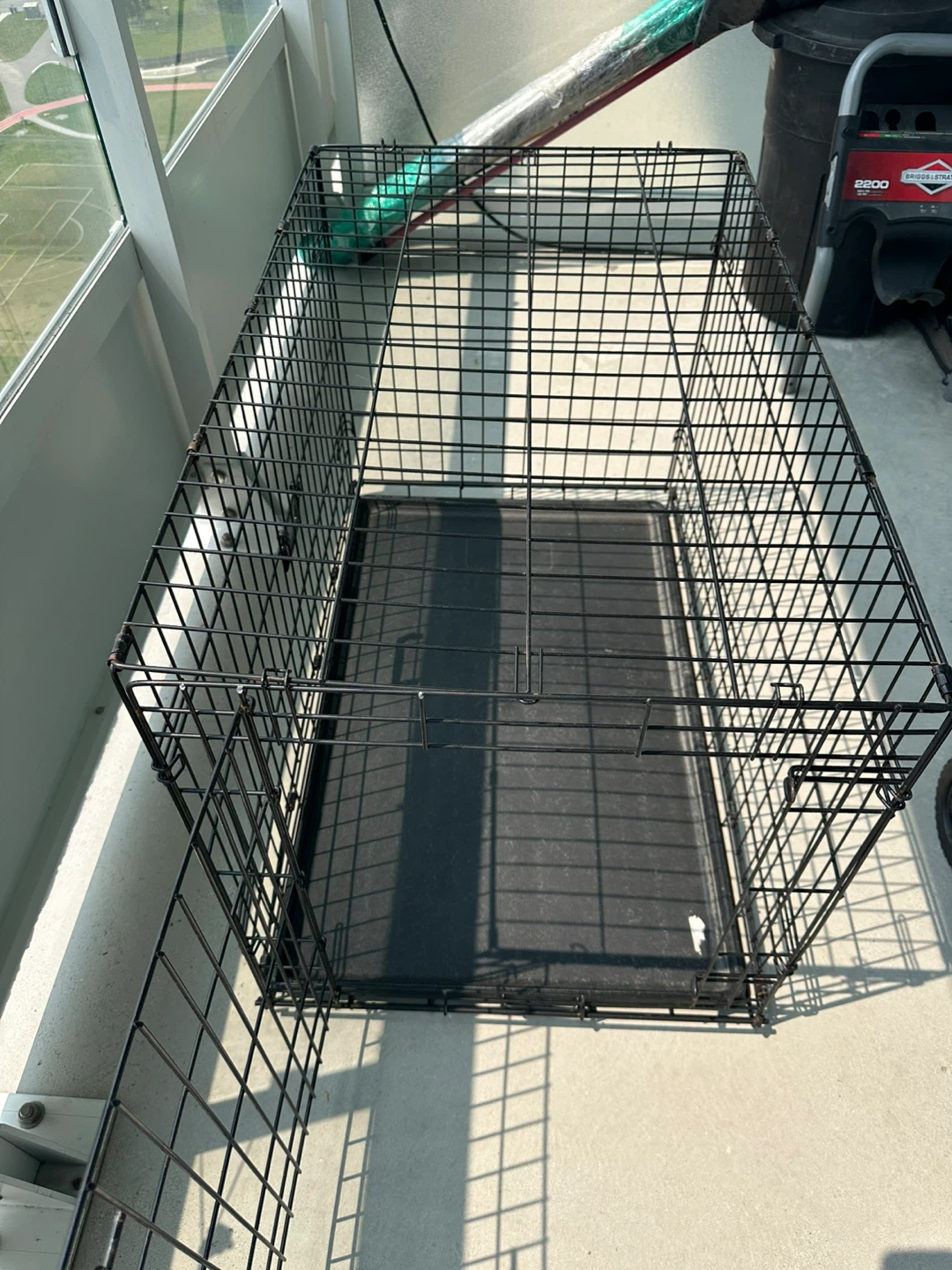 Wire Dog Crate with Plastic Tray
