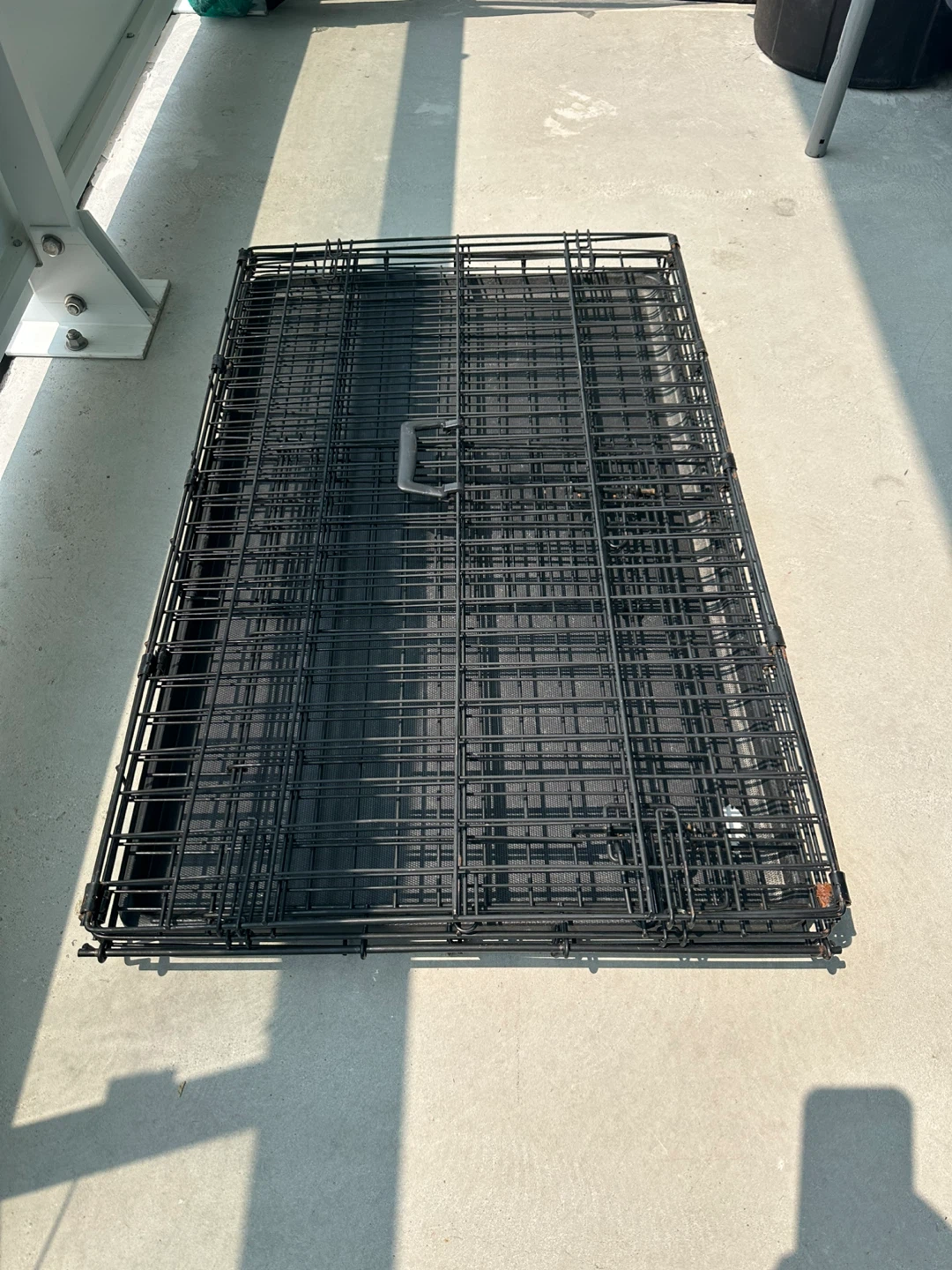 Wire Dog Crate with Plastic Tray - photo 4