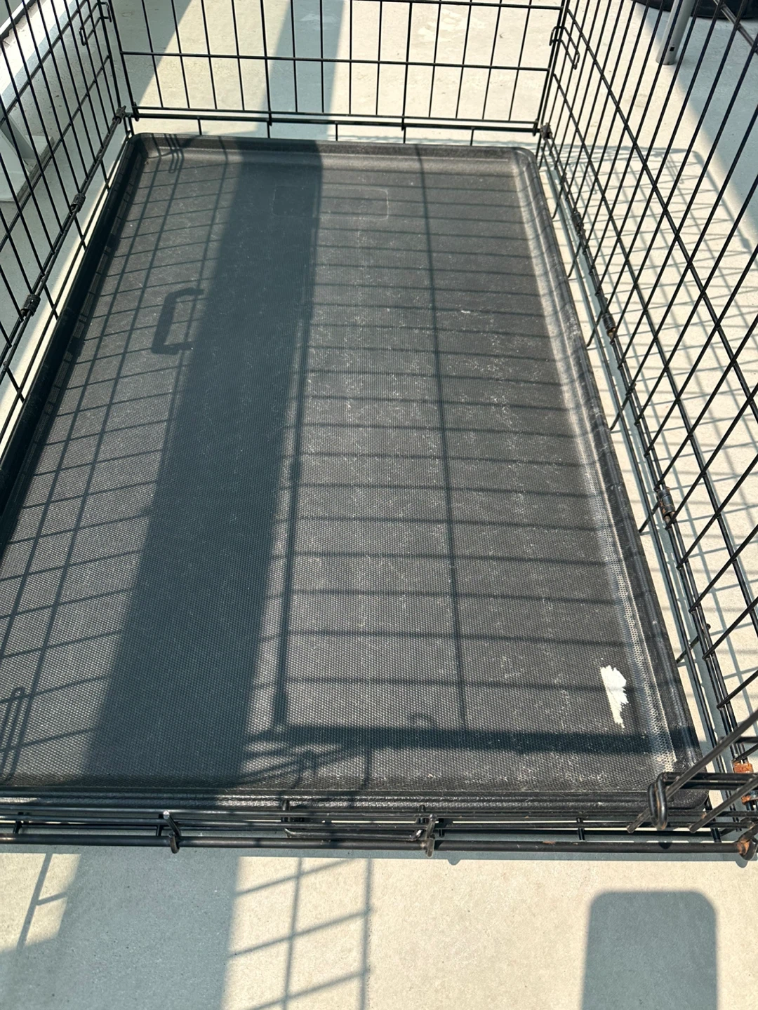 Wire Dog Crate with Plastic Tray - photo 3