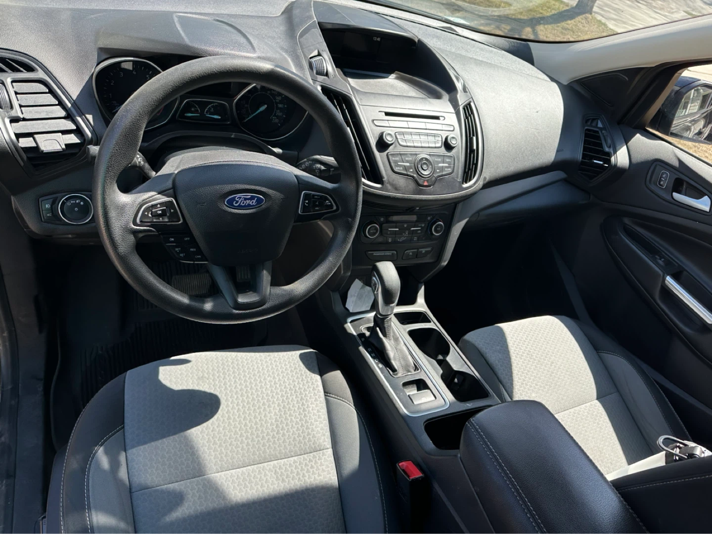 Black Ford Escape SE SUV - photo 5