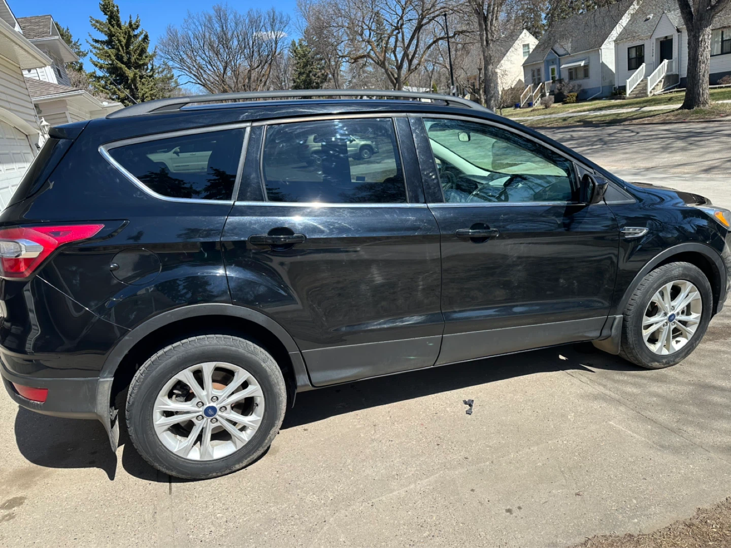 Black Ford Escape SE SUV - photo 2
