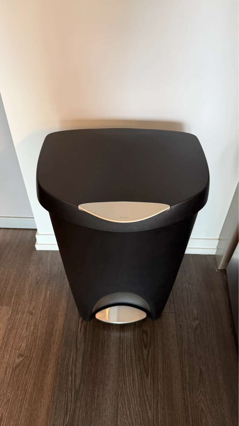 Black Pedal Trash Can - photo 2