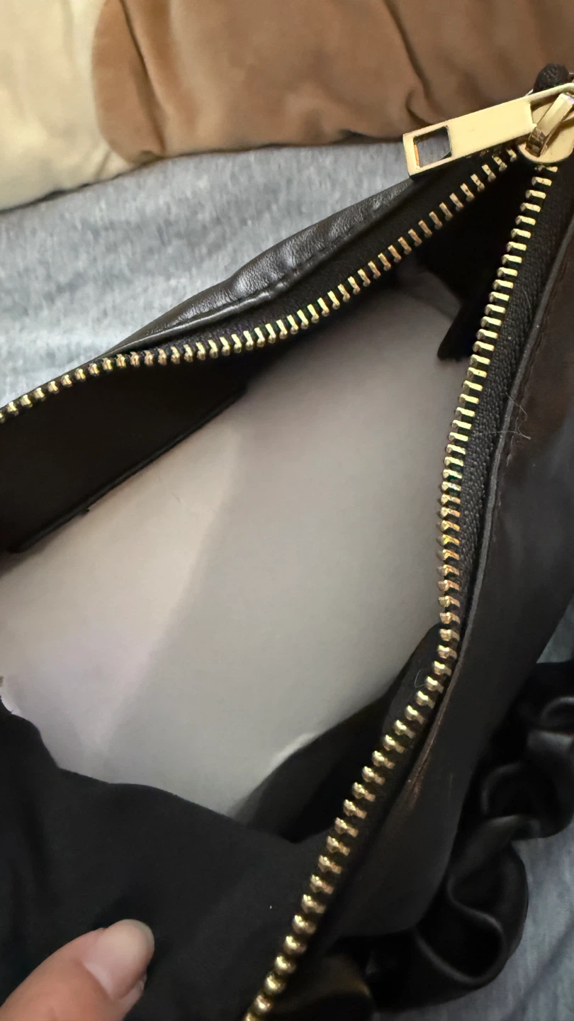 Street Level Black Faux Leather Ruched Handle Shoulder Bag - photo 4