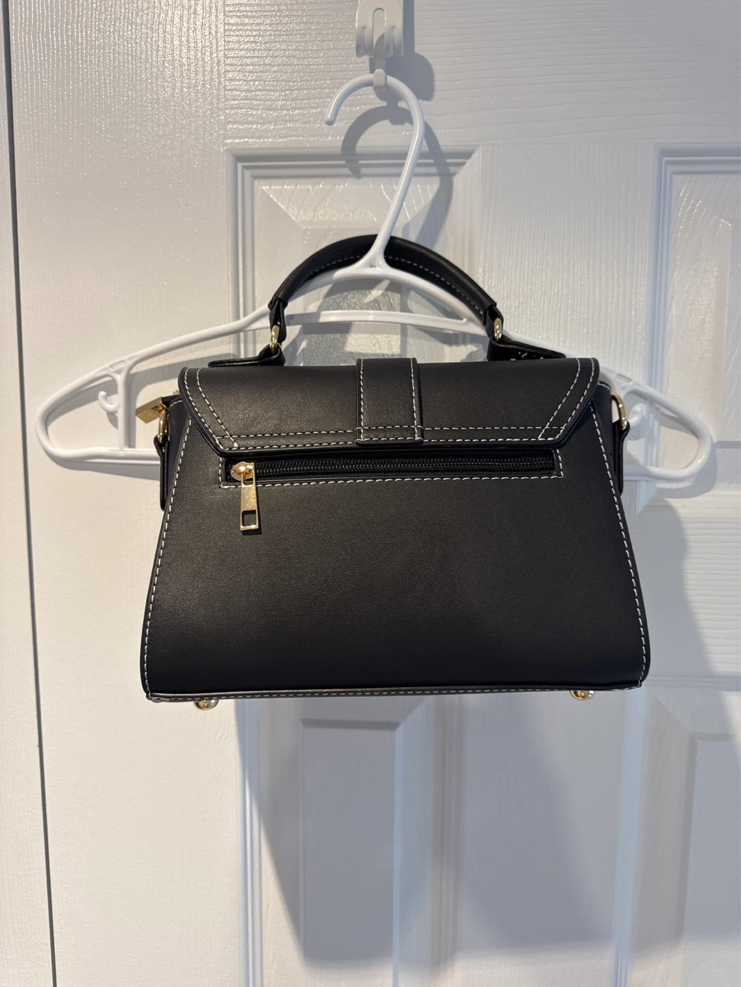 Black Handbag with Gold Clasp - photo 2