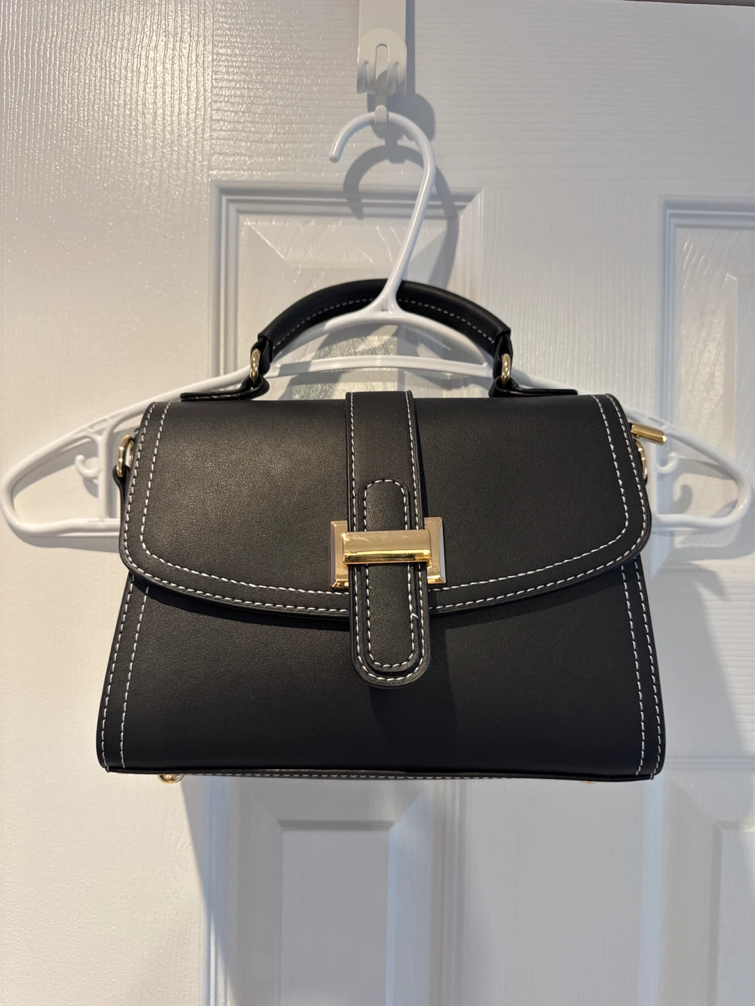 Black Handbag with Gold Clasp - photo 3