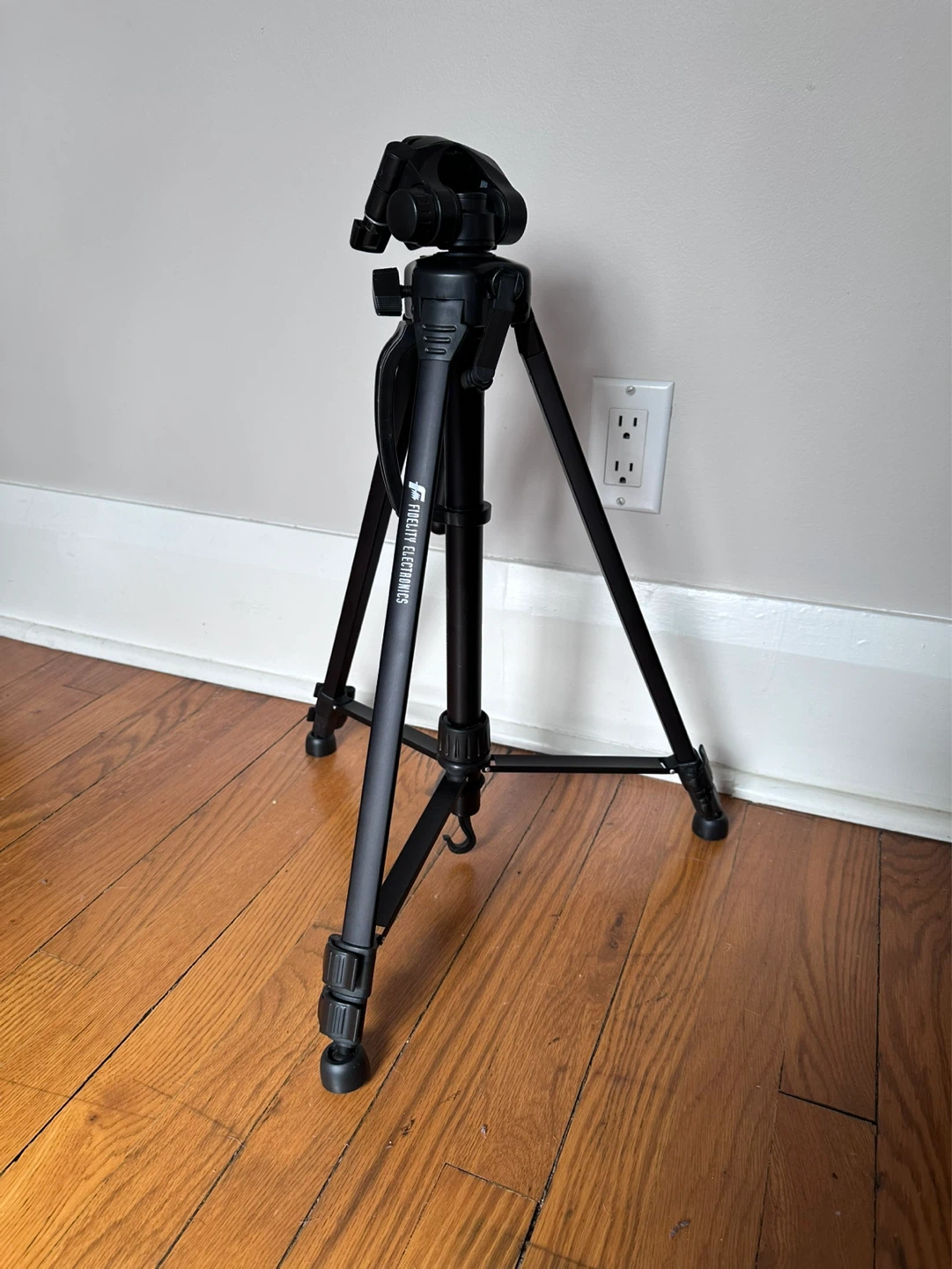 Fidelity Electronics Tripod with Carrying Bag
